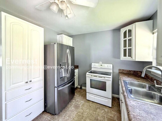 Foto del edificio - 2907 Lakeside Dr