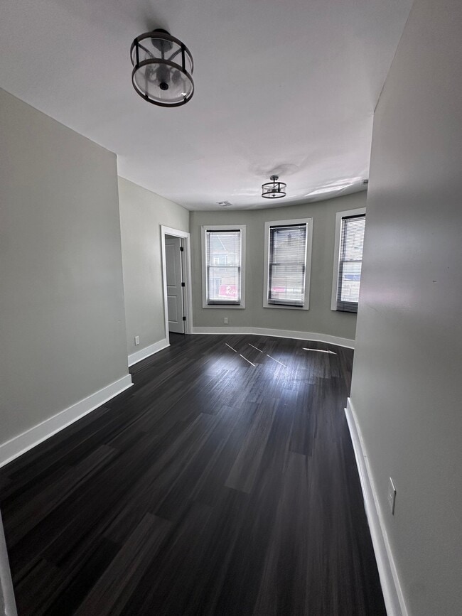 Building Photo - 154 Sanford St
