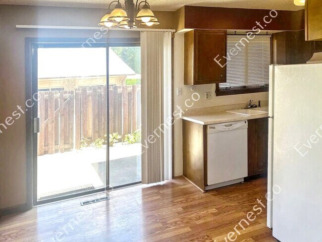 Foto del edificio - 2608 Leisure Dr