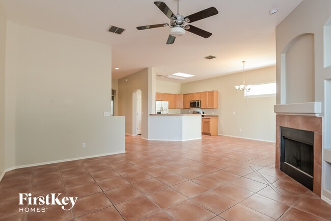 Foto del edificio - 8551 N Rolling River Dr