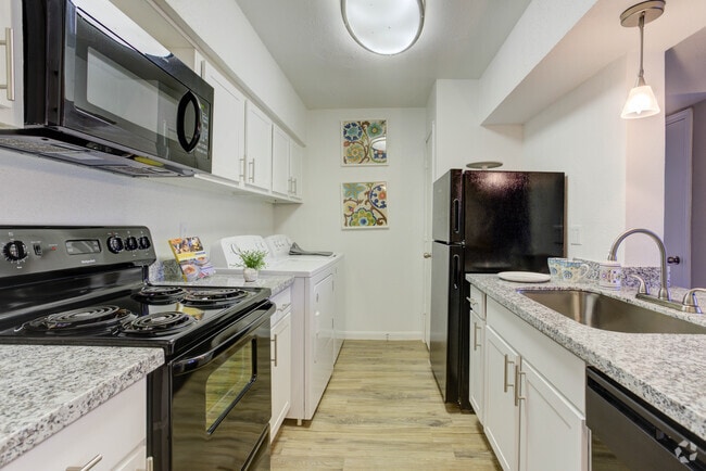 Kitchen - Bend at Oak Forest Apartments