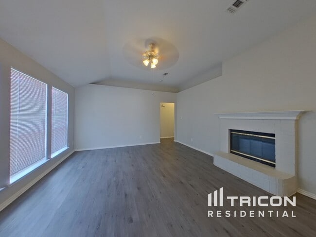 Foto del edificio - 6910 Meadow Bend Dr