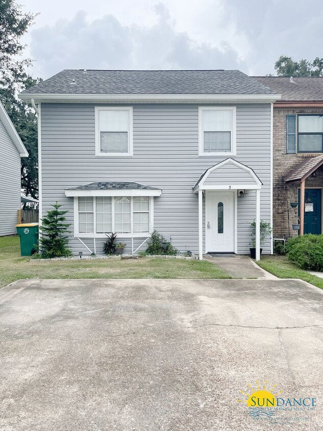Foto principal - Beautiful 3 Bedroom Townhouse Close to Bot...