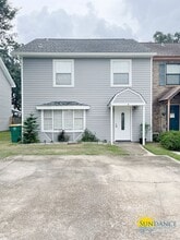 Building Photo - 208 Cloverdale Blvd