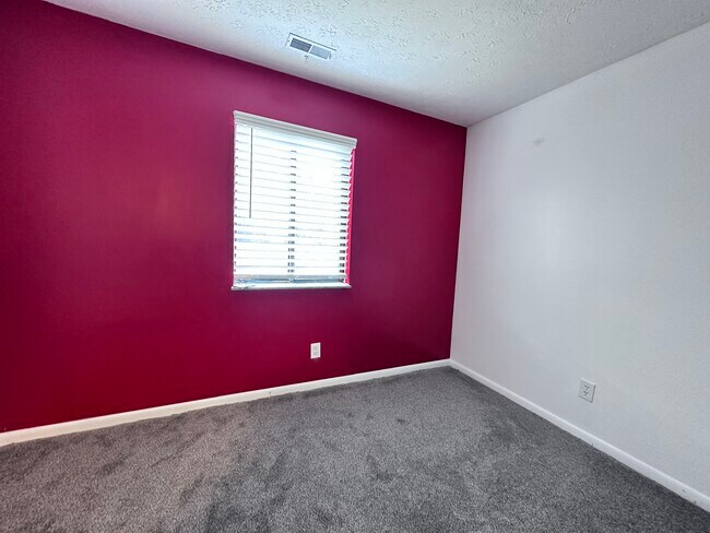 Building Photo - 2047 Woodtrail Dr