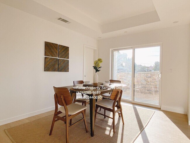 Building Photo - 2101