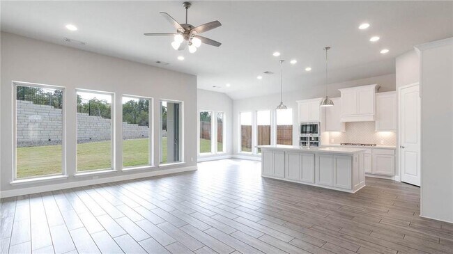 Building Photo - 6313 Empresa Dr