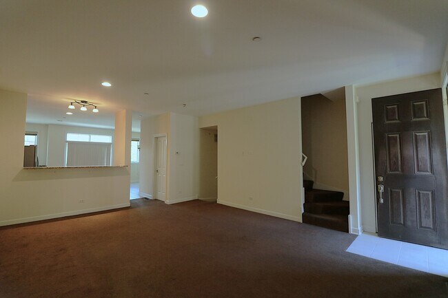 Building Photo - 57 Northfield Terrace