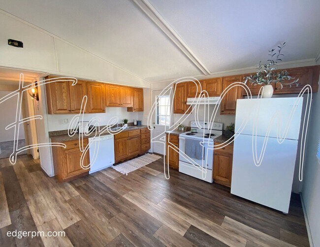 Foto del edificio - Updated 2 Bedroom, 1 Bath Townhome – Great...