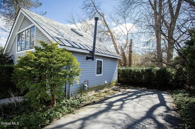 Foto del edificio - 586 N Broadway