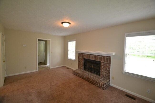 Building Photo - 941 David Dr
