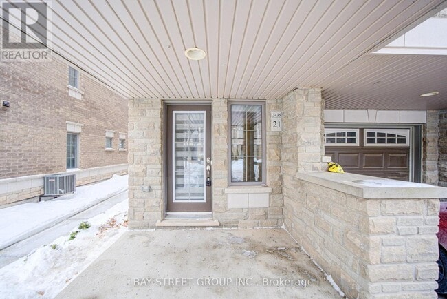 Photo du bâtiment - 2435 Greenwich Dr