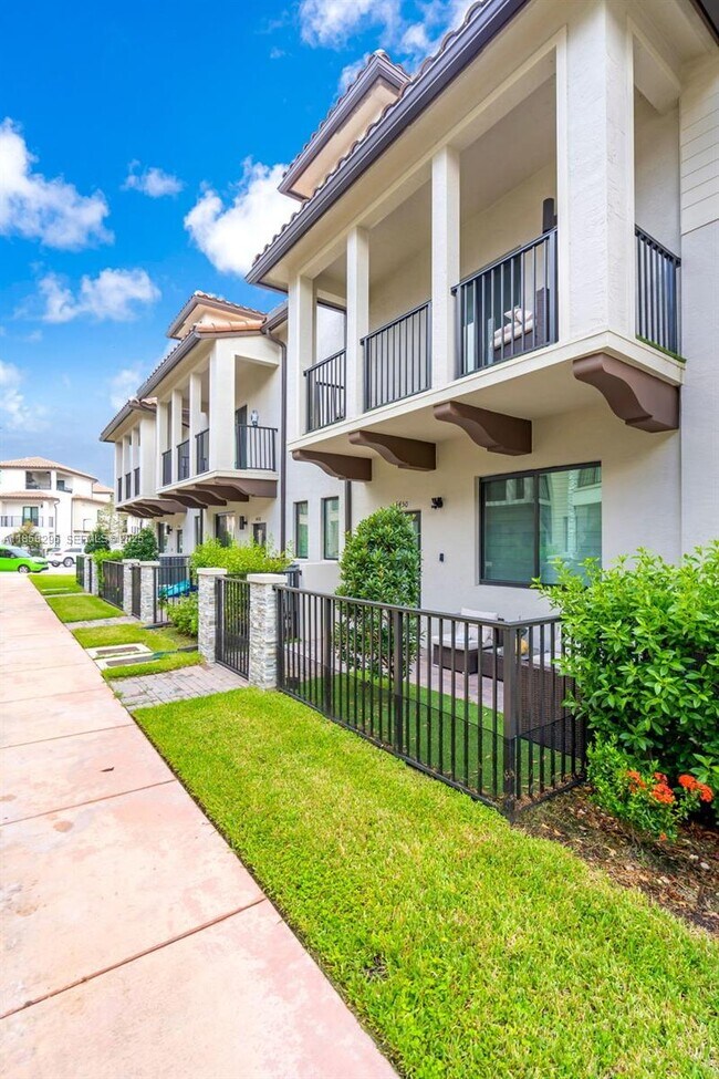 Foto del edificio - 4450 NW 83rd Pky