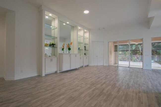 Foto del edificio - 7046 Fish Creek Ln