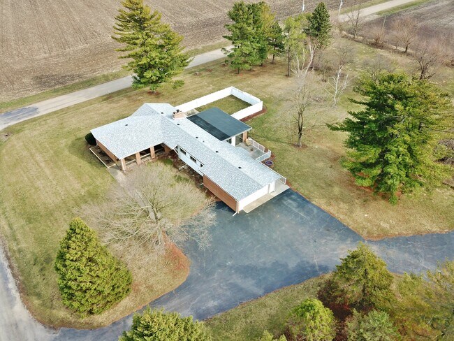 Building Photo - 65 S Verona Rd