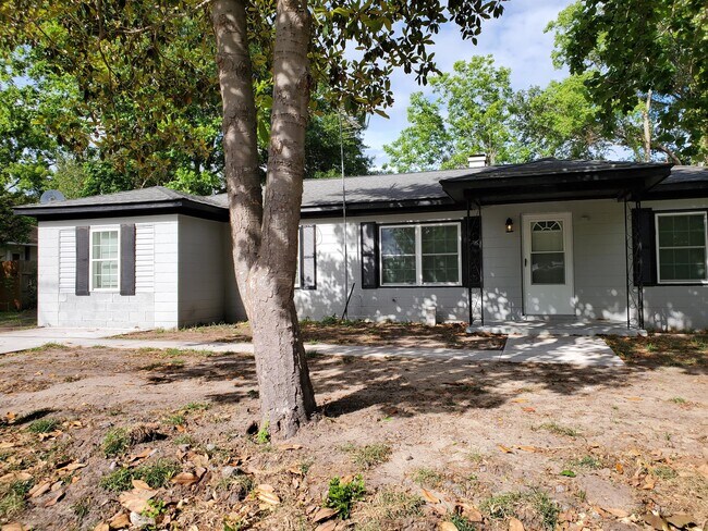 Building Photo - 718 W Oak Forest Dr