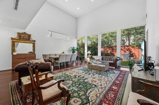 Foto del edificio - 3302 Lake St