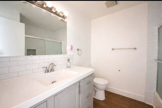 Foto del edificio - Spacious 4b 2b single-story house in Winnetka!