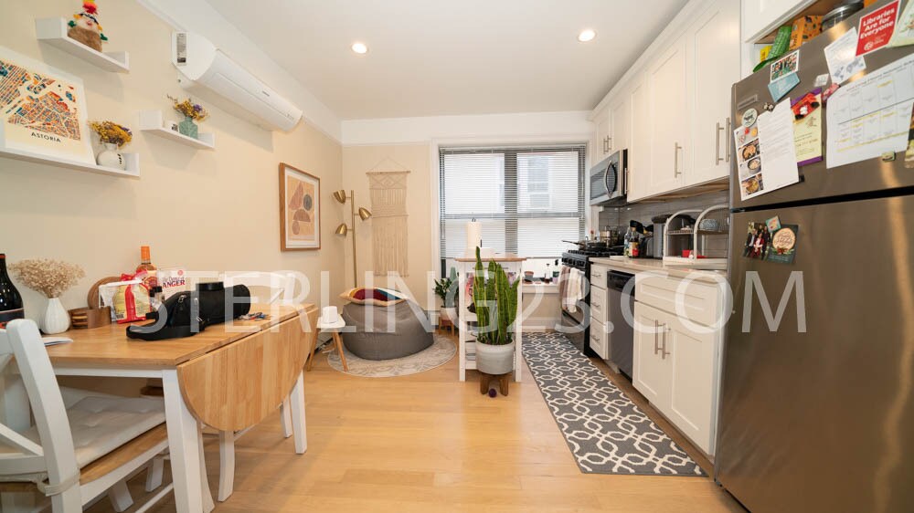 2461 28th St Unit 3, Astoria, NY 11102 2461 28th St Astoria, NY