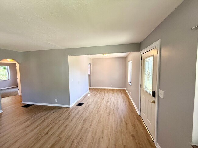 Foto del edificio - Cozy & Spacious 4-Bedroom Home in Cincinnati