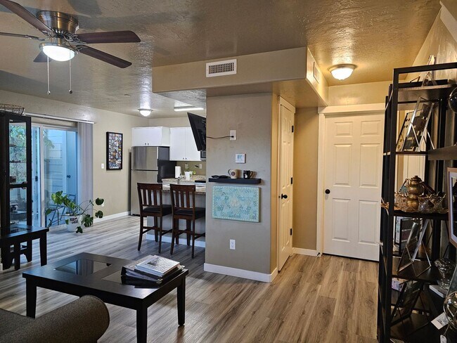 Foto del edificio - 4802 Continental Ln