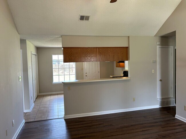 Building Photo - 7059 Hampton Dr