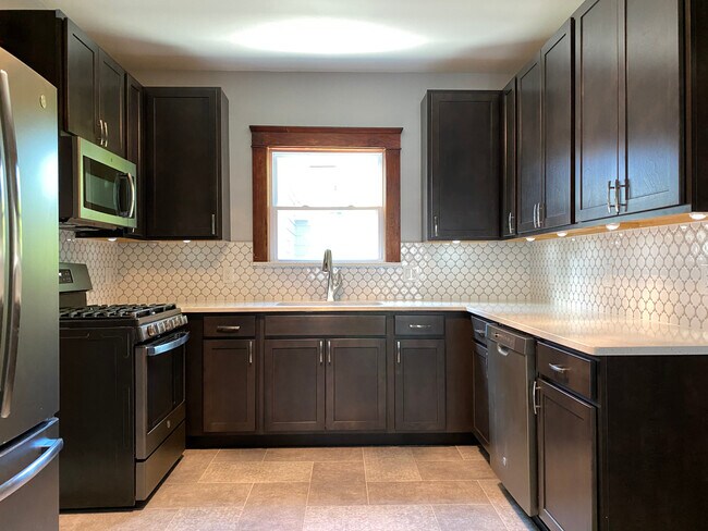 Building Photo - 2064 Waterbury Rd