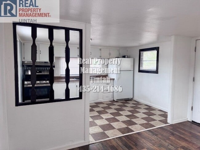 Building Photo - Cute 2 Bedroom, 1 Bathroom Trailer Home. S...