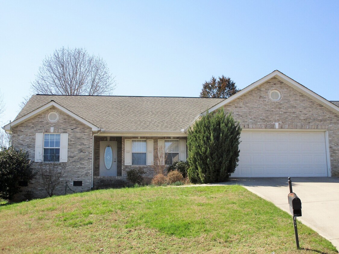Foto principal - 3 BEDROOM, 3 BATH RANCHER IN NORTHWEST KNOX