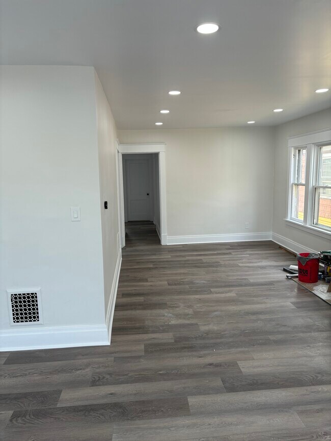 Dining area - 903 Northland Ave