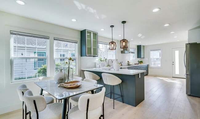 Building Photo - 331 San Antonio Ave