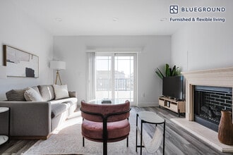 Building Photo - 147 S Doheny Dr