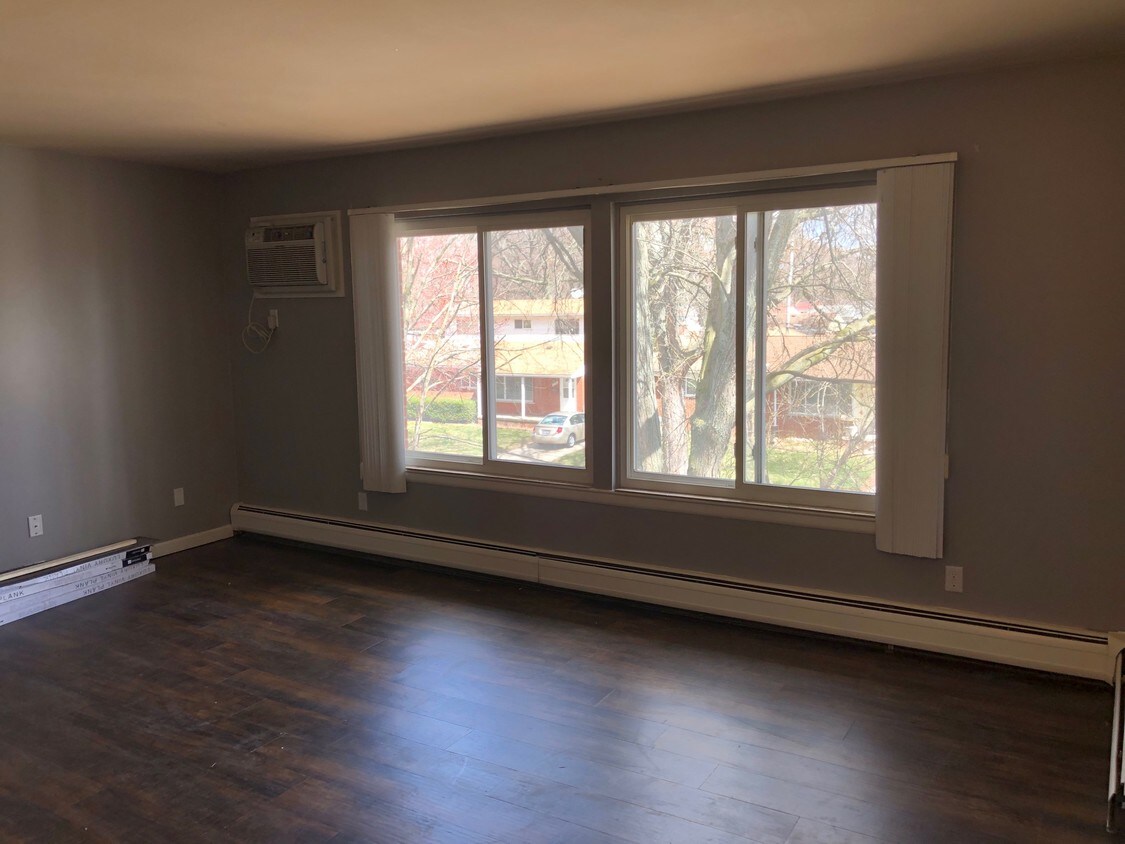 7394 Central St, Westland, MI 48185 Condo for Rent in Westland, MI