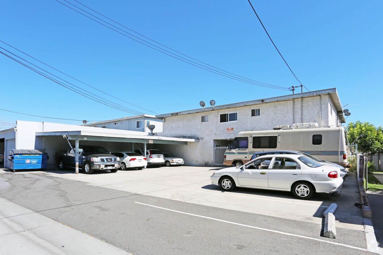 Building Photo - 629 E Birch St