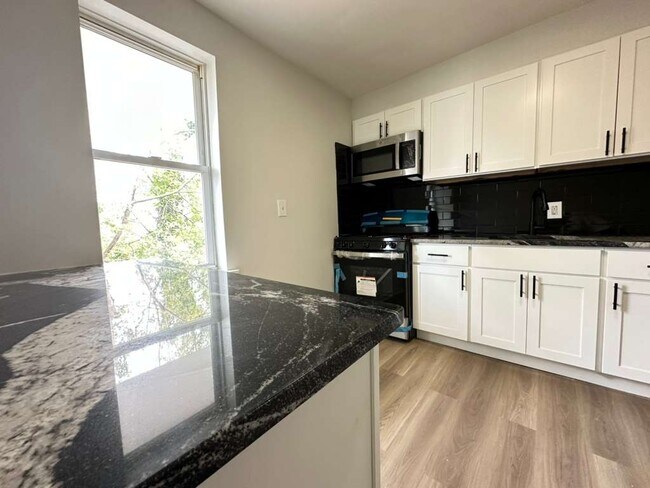 Foto del edificio - 5809 N Lambert-