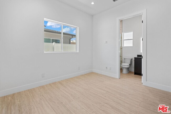 Building Photo - 15224 W Holyland Dr