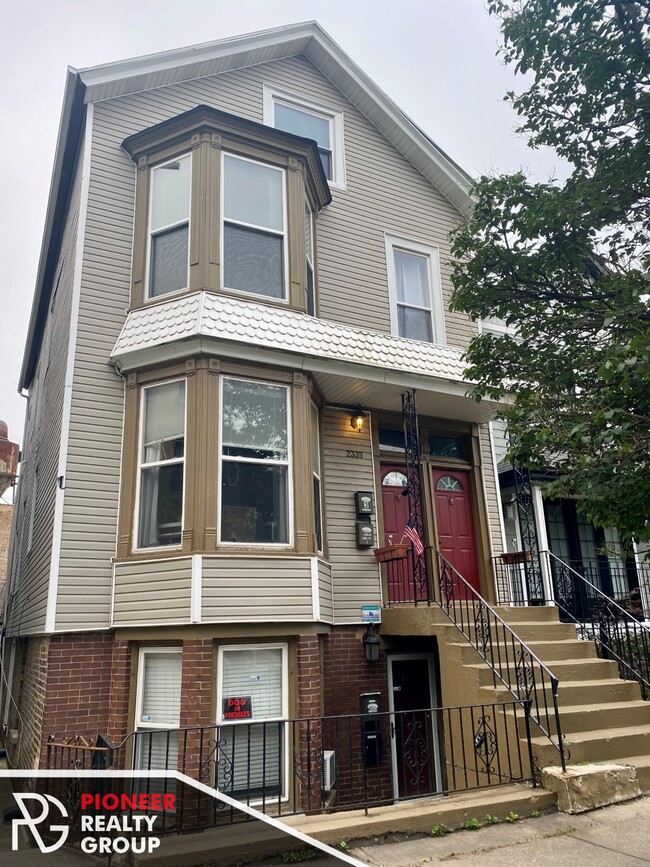 Building Photo - 2335 W Barry Ave