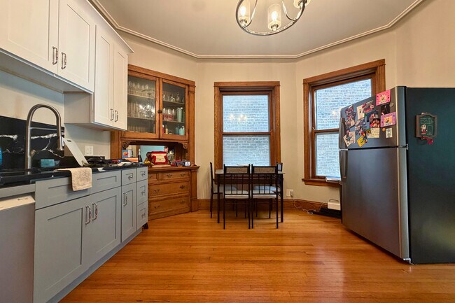 Foto del edificio - 3727 N Lakewood Ave