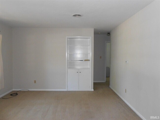 Foto del edificio - 108 S Bryan Ave
