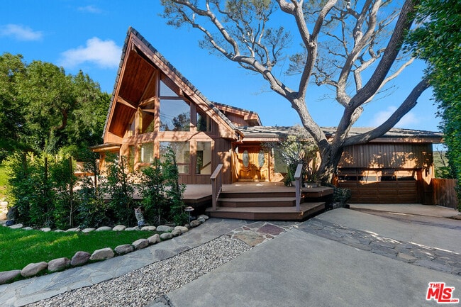 Foto del edificio - 4970 Latigo Canyon Rd