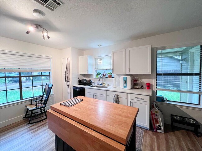 Building Photo - 5704 Avery Island Ave