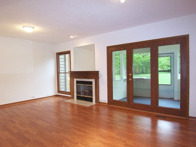 Building Photo - 3365 Bent Trail Dr