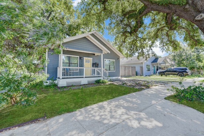 Building Photo - Cozy One Bedroom in Greater Eastwood!