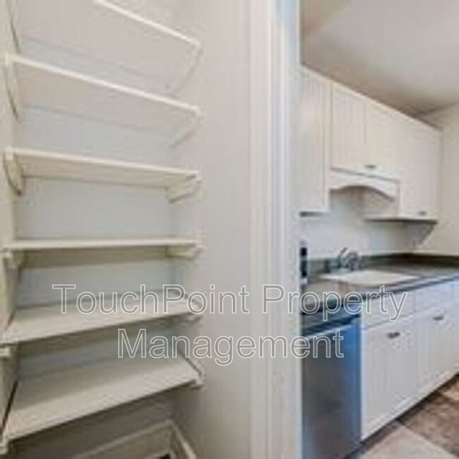 Building Photo - 2103 Queens Rd W