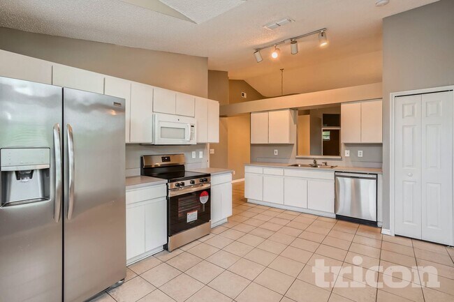 Building Photo - 5813 Erhardt Dr