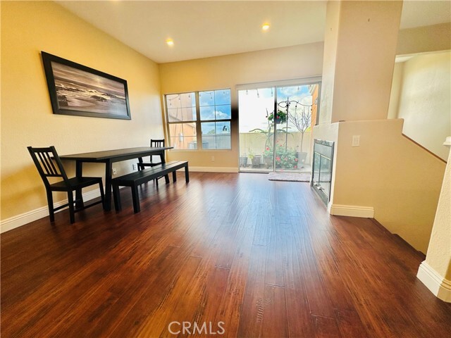 Building Photo - 1041 S San Marino Way