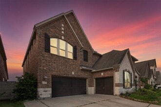 Building Photo - 2823 Maple Oak Ln