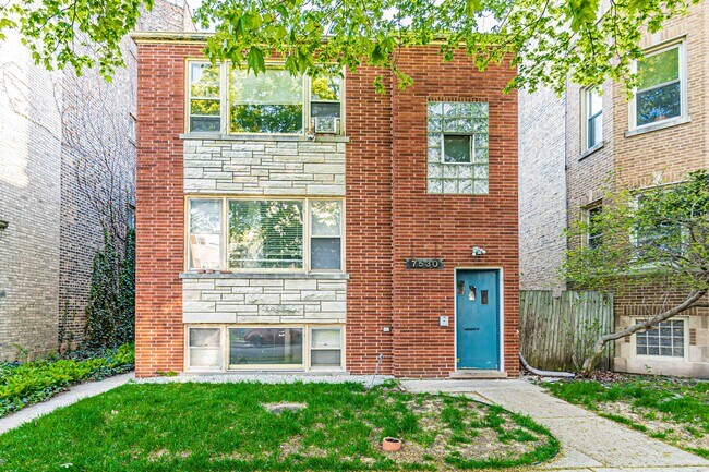 Foto del edificio - 7530 N Oakley Ave