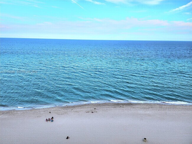 Building Photo - 3505 S Ocean Dr