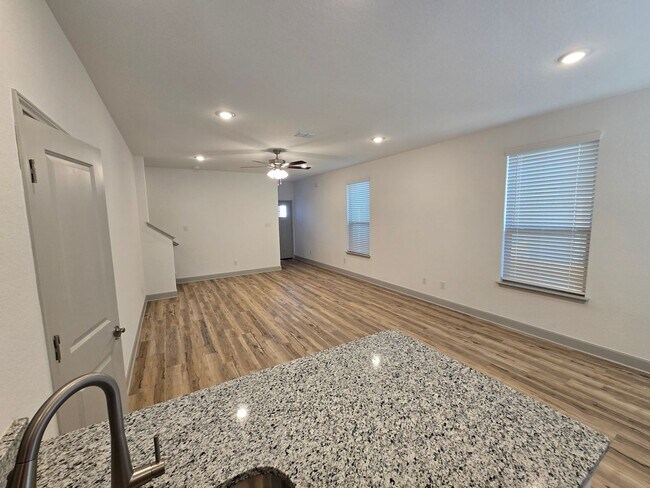 Foto del edificio - 7707 Briarwood Pass